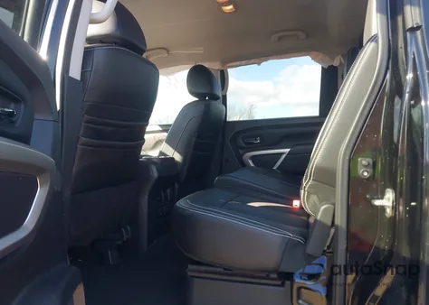 2017 Nissan Titan Xd Pro-4X Gas z USA, uszkodzony, nr VIN 1N6AA1F42HN552810